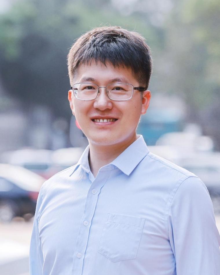Hailong Huang headshot