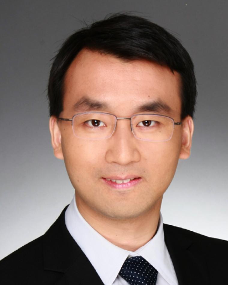 Xuejun Li headshot
